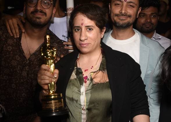 Entertainment Themen der Woche KW11 Oscar Winner Guneet Monga Reaches Mumbai Oscar winner Guneet Monga for her documentary film Elephant Whisperers reaches Mumbai, India, 17 March, 2023. Mumbai India  Copyright: xIndranilxAdityax originalFilename: aditya-notitle230317_npbfN.jpg