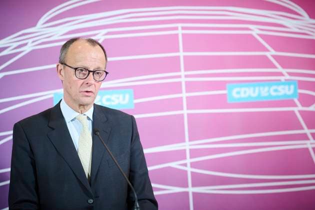 News Themen der Woche KW11 News Bilder des Tages Berlin, Friedrich Merz und Alexander Dobrindt geben Pressekonferenz zur Wahlrechtsreform im Bundestag Friedrich Merz (Vorsitzender der CDU CSU-Bundestagsfraktion) und Alexander Dobrindt (Vorsitzender der CSU-Landesgruppe im Deutschen Bundestag) während der Pressekonferenz zur Wahlrechtsreform im Rahmen der Sitzung des Deutschen Bundestag am 17.03.2023 in Berlin. Berlin Bundestag Berlin Deutschland *** Berlin, Friedrich Merz and Alexander Dobrindt give press conference on electoral law reform in the Bundestag Friedrich Merz Chairman of the CDU CSU parliamentary group and Alexander Dobrindt Chairman of the CSU regional group in the German Bundestag during the press conference on electoral law reform during the session of the German Bundestag