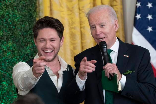 Entertainment Themen der Woche KW11 Entertainment Bilder des Tages March 17, 2023, Washington, DC, USA: United States President Joe Biden gestures with Irish singer- songwriter Niall Horan after Horan played during a St. Patrick™s Day reception at the White House in Washington, DC, on March 17, 2023 Washington USA - ZUMAs152 20230317_zaa_s152_082 Copyright: xChrisxKleponisx