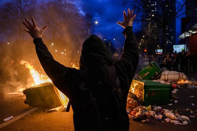 News Themen der Woche KW11 News Bilder des Tages Tensions between radicals and police during the March 18 demonstration against pension reform in Paris.  JulienxMattiax xLexPictorium LePictorium_0277038