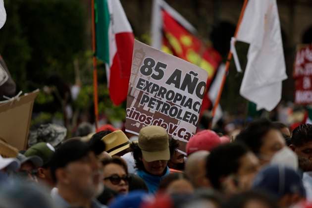 85th Anniversary Of The Oil Expropriation In Mexico Supporters of Andres Manuel Lopez Obrador, President of Mexico, hold flags and banners in the Zocalo in Mexico City on the occasion of the event for the 85th Anniversary of the Oil Expropriation in Mexico. Mexico City Mexico  Copyright: xGerardoxVieyrax originalFilename: vieyra-notitle230318_npFRS.jpg