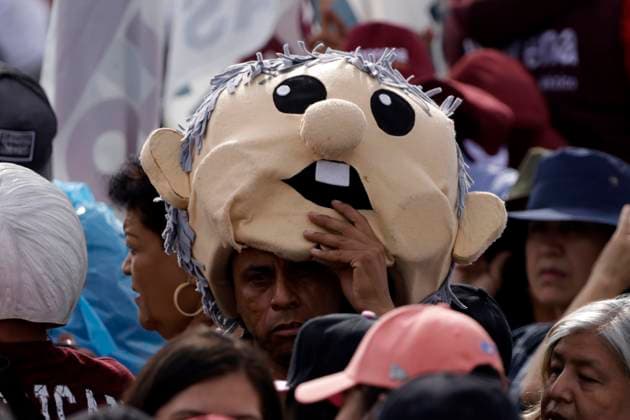 News Bilder des Tages March 18, 2023, Mexico City, Mexico: Attendees at the ceremony of the 85 years of the Oil Expropriation in the Zocalo in Mexico City. on March 18, 2023 in Mexico City, Mexico Mexico City Mexico - ZUMAe321 20230319_zia_e321_012 Copyright: xLuisxBarronx
