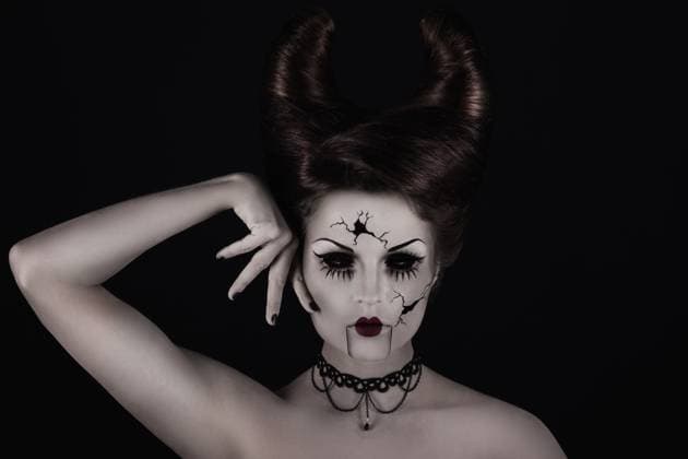 Spooky porcelain doll with horns on her head. Model in creative image for Halloween. Spooky porcelain doll with horns on her head. ,model released, Symbolfoto Copyright: xZoonar.com blackdayx 18536191 ,model released, Symbolfoto ,property released