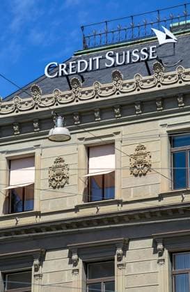 Zuerich, Schweiz - Credit Suisse, Firmenlogo an der Fassade der Hauptverwaltung der Credit Suisse Bank am Paradeplatz im Quartier City in Zürich, hier anlässlich der Übernahme durch die UBS Bank. Archivaufnahme vom 20.05.2007 Zürich Schweiz *** Zurich, Switzerland Credit Suisse, company logo on the facade of the Credit Suisse Bank headquarters on Paradeplatz in the City district of Zurich, here on the occasion of the takeover by UBS Bank Archival photograph dated 20 05 2007 Zurich Switzerland