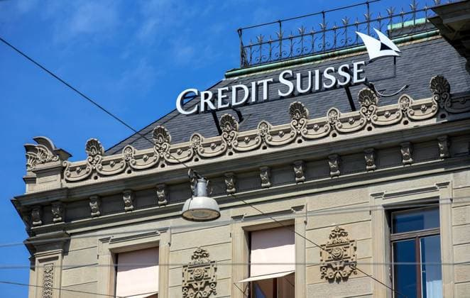 Zuerich, Schweiz - Credit Suisse, Firmenlogo an der Fassade der Hauptverwaltung der Credit Suisse Bank am Paradeplatz im Quartier City in Zürich, hier anlässlich der Übernahme durch die UBS Bank. Archivaufnahme vom 20.05.2007 Zürich Schweiz *** Zurich, Switzerland Credit Suisse, company logo on the facade of the Credit Suisse Bank headquarters on Paradeplatz in the City district of Zurich, here on the occasion of the takeover by UBS Bank Archival photograph dated 20 05 2007 Zurich Switzerland
