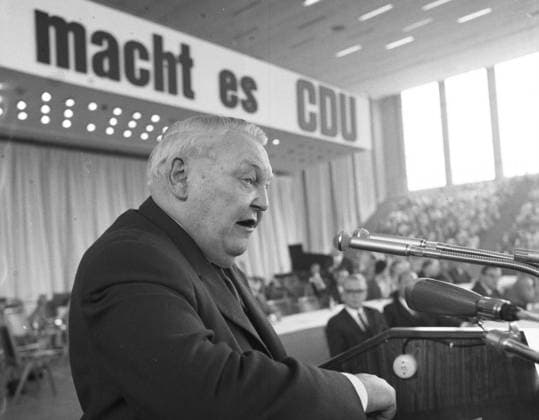 Persönlichkeiten aus 1965-71 DEU, Deutschland, Dortmund: Persönlichkeiten aus der Politik, Wirtschaft und Kultur aus den Jahren 1965-71. DEU, Germany, Dortmund: Personalities from politics, business and culture from the years 1965-71. *** Local Caption *** Ludwig Erhard ( CDU) NRW *** Personalities from politics, business and culture from the years 1965 71 DEU, Germany, Dortmund Personalities from politics, business and culture from the years 1965 71 Local Caption Ludwig Erhard CDU NRW