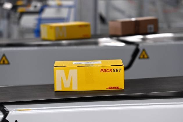 Deutsche Post DHL nimmt groessten Paket Standort Deutschlands am 20.03.2023 in Betrieb. Bearbeituing von bis zu 72000 Pakete pro Stunde im Paketzentrum Aschheim II bei Muenchen. Pakete auf Baendern. *** Deutsche Post DHL starts operation of Germanys largest parcel facility on 20 03 2023 Processing of up to 72000 parcels per hour at the Aschheim II parcel center near Munich Parcels on conveyors