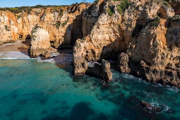  Praia da Marinha, Felsen und Klippen, Steilküste an der Algarve, Portugal, Europa *** Praia as marinha, Rocks and cliffs, Steep coast to the algarve, Portugal, Europe Copyright: imageBROKER/ReinholdxSchrank ibxyuc09101923.jpg