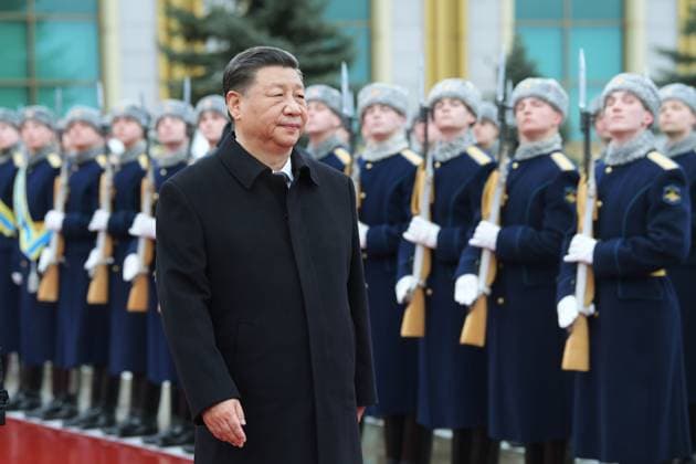 Bilder des Jahres 2023, News 03 M?rz News Themen der Woche KW12 News Bilder des Tages Russia China Departure 8395557 22.03.2023 Chinese President Xi Jinping walks past Russian honour guards during a departure ceremony following a three-day state visit to Russia at Vnukovo International Airport in Moscow, Russia. Aleksey Nikolskyi Sputnik Moscow Russia  Copyright: xAlekseyxNikolskyix
