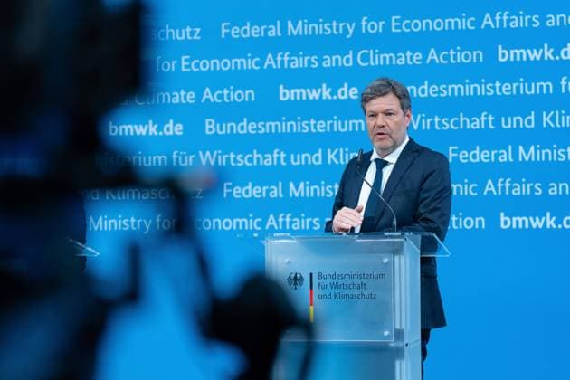 News Themen der Woche KW12 Bundeswirtschafts- und Klimaschutzminister Robert Habeck, zum ersten Windgipfel Bundeswirtschafts- und Klimaschutzminister Robert Habeck zum ersten Windgipfel bei einer Pressekonferenz Berlin Berlin GER *** Federal Minister of Economics and Climate Protection Robert Habeck, on the first wind summit Federal Minister of Economics and Climate Protection Robert Habeck on the first wind summit at a press conference Berlin Berlin GER