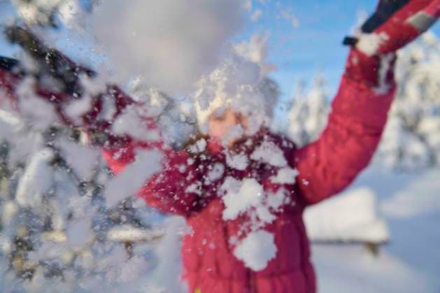 girl throwing fresh snow at beautiful sunny winter day little girl having fun throwing fresh snow at beautiful sunny winter day ,model released, Symbolfoto Copyright: xZoonar.com benisxarapovicx 16727530 ,model released, Symbolfoto ,property released