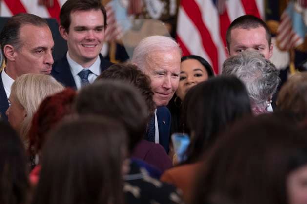 March 22, 2023, Washington, District of Columbia, USA: United States President Joe Biden speaks with guests at a reception celebrating Women™s History Month at the White House in Washington, DC, on March 22, 2023 Washington USA - ZUMAs152 20230322_zaa_s152_127 Copyright: xChrisxKleponisx