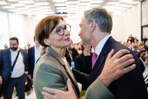 News Themen der Woche KW12 Aufbruch finanzielle Bildung eine Gemeinsame Veranstaltung des BMF und des BMBF Aktuell, 23.03.2023, Berlin Bundesfinanzminister Christian Lindner und Bundesbildungsministerin Bettina Stark-Watzinger gemeinsam bei der Veranstaltung Aufbruch finanzielle Bildung gemeinsam mit dem Bundensfinanministerium und Bundesministeriums für Bildung und Forschung bei dem Sie fuer zu einer besseren finanziellen Bildung in Deutschland einleiten im Futurium in Berlin Berlin Berlin Deutschland *** Aufbruch finanzielle Bildung a Joint Event of the Federal Ministry of Finance and the Federal Ministry of Education and Research Current, 23 03 2023, Berlin Federal Minister of Finance Christian Lindner and Federal Minister of Education Bettina Stark Watzinger to