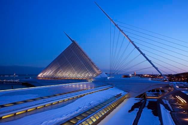 IMAGO Creative, Jahreszeit Winter in der Stadt Early Morning in Milwaukee, Wisconsin. Art Museum. Copyright: xHenrykxSadurax xDesignxPicsx , 30566141 Copyright: HenrykxSadurax xDesignxPics 30566141