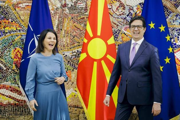 News Themen der Woche KW12 News Bilder des Tages Annalena Baerbock (Buendnis 90 Die Gruenen), Bundesaussenministerin, trifft Stevo Pendarovski, Praesident der Republik Nordmazedonien. Skopje, 23.03.2023 Skopje Nordmazedonien *** Annalena Baerbock Buendnis 90 Die Gruenen , German Foreign Minister, meets Stevo Pendarovski, President of the Republic of North Macedonia Skopje, 23 03 2023 Skopje North Macedonia Copyright: xThomasxTrutschelx