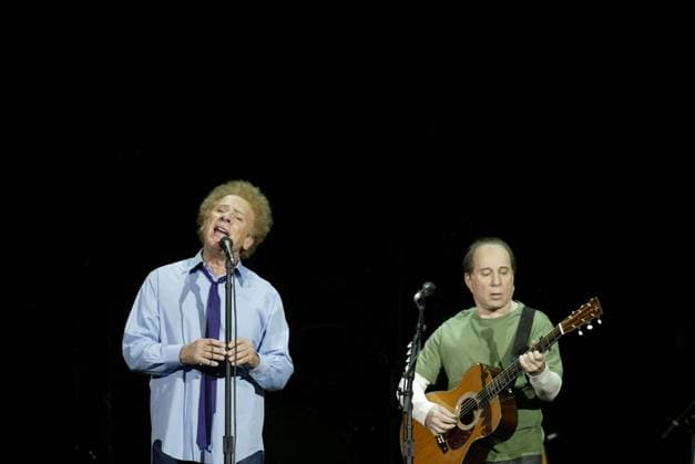 STOCKHOLM 20040725 Simon Garfunkel performs at Globen in Stockholm on July 25, 2004 From left, Art Garfunkel and Paul Simon Photo Mats Andersson SCANPIX Code 62210 x62210x.  Copyright: xMatsxAnderssonx xTTx 62210
