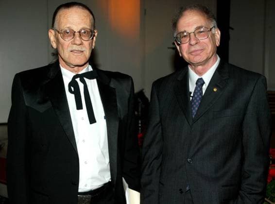 STOCKHOLM 20021208 Nobelpristagarna i ekonomi Vernon L. Smith USA Daniel Kahneman USA , Israel, höll idag föreläsningar och en presskonferens vid Stockholms Universitet. STOCKHOLM Sverige PB-KOD: 1013 x1013x *** STOCKHOLM 20021208 Nobel Prize winners in economics Vernon L Smith USA Daniel Kahneman USA , Israel, today held lectures and a press conference at Stockholm University STOCKHOLM Sweden PB KOD 1013 x1013x  Copyright: xJACKxMIKRUTx NOBEL 2002 EKONOMI