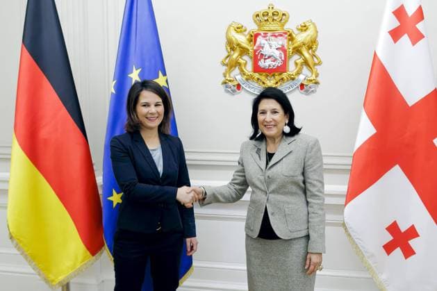 News Themen der Woche KW12 News Bilder des Tages Annalena Baerbock (Buendnis 90 Die Gruenen), Bundesaussenministerin, trifft die Praesidentin von Georgien, Salome Surabischwili. Tiflis, 24.03.2023 Tiflis Georgien *** Annalena Baerbock Buendnis 90 Die Gruenen , German Foreign Minister, meets the President of Georgia, Salome Zurabishvili Tbilisi, 24 03 2023 Tbilisi Georgia Copyright: xThomasxTrutschelx