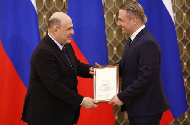 Russia Mishustin Media Award 8397975 24.03.2023 Prime Minister Mikhail Mishustin presents an award to Askold Zapashny, the artistic director of the circus, during a ceremony an awarding ceremony for contribution to the culture industry, in Moscow, Russia. Dmitry Astakhov Sputnik Moscow Russia  Copyright: xDmitryxAstakhovx