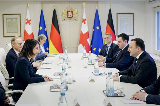 News Themen der Woche KW12 News Bilder des Tages Annalena Baerbock (Buendnis 90 Die Gruenen), Bundesaussenministerin, trifft Irakli Garibaschwili, Ministerpraesident von Georgien. Tiflis, 24.03.2023 Tiflis Georgien *** Annalena Baerbock Buendnis 90 Die Gruenen , German Foreign Minister, meets Irakli Garibashvili, Prime Minister of Georgia Tbilisi, 24 03 2023 Tbilisi Georgia Copyright: xThomasxTrutschelx