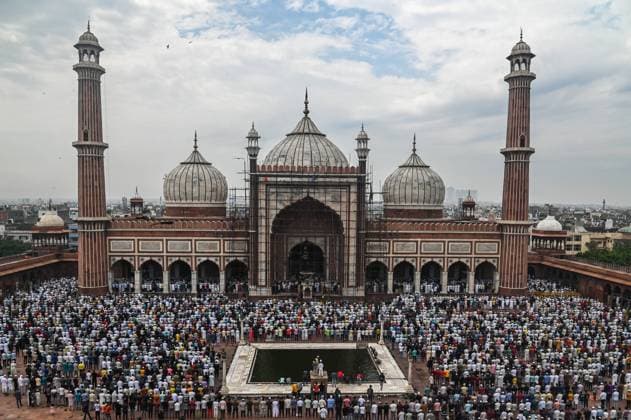 News Themen der Woche KW12 News Bilder des Tages Ramadan In India Muslim devotees offer First Friday prayers of the holy month of Ramadan at Jama Masjid, in the old quaters of New Delhi, India on March 24, 2023. New Delhi Delhi India  Copyright: xKabirxJhangianix originalFilename: jhangiani-indiaram230324_npBEU.jpg