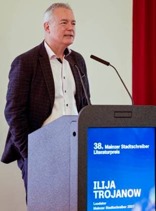 Ilija Trojanow former award winner gives laudatory speech at award ceremony 38 Mainzer Stadtschreiber Literaturpreis in the Electoral Palace of Mainz 24 03 23