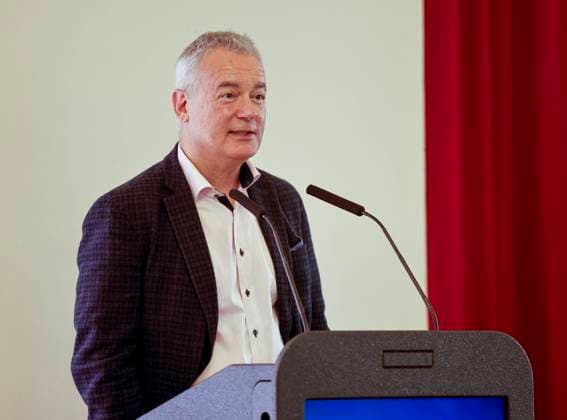 Ilija Trojanow former award winner gives laudatory speech at award ceremony 38 Mainzer Stadtschreiber Literaturpreis in the Electoral Palace of Mainz 24 03 23