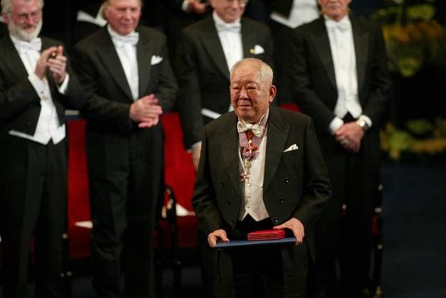 Masatoshi Koshiba of Japan, left, receives the Nobel Prize in Physics from King Carl Gustaf of Sweden, right, during a ceremony at the Concert Hall in Stockholm, Sweden, Monday Dec. 10, 2002. Koshiba, of the University of Tokyo, Tokyo, Japan, shares the prize with Raymond Davis and Riccardo Giacconi of the USA. Photo Henrik Montgomery, Pool) COPYRIGHT SCANPIX SWEDEN STOCKHOLM Sverige x1066x *** Masatoshi Koshiba of Japan, left, receives the Nobel Prize in Physics from King Carl Gustaf of Sweden, right, during a ceremony at the Concert Hall in Stockholm, Sweden, Monday Dec 10, 2002 Koshiba, of the University of Tokyo, Tokyo, Japan, shares the prize with Raymond Davis and Riccardo Giacconi of the USA Photo Henrik Montgomery, Pool COPYRIGH  Copyright: xHENRIKxMONTGOMERYx NOBEL 2002 KONSERTHUSET
