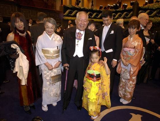 STOCKHOLM 20021210 Nobel Prize 2002. Physic laureate Masatoshi Koshiba poses with his family after the Prize Award Ceremony at the Concert Hall in Stockholm, December 10, 2002. Grandchild Saori si years old in yellow dress FOTO: Anders Wiklund SCANPIX Code 50030 STOCKHOLM SVERIGE x50030x *** STOCKHOLM 20021210 Nobel Prize 2002 Physic laureate Masatoshi Koshiba poses with his family after the Prize Award Ceremony at the Concert Hall in Stockholm, December 10, 2002 Grandchild Saori si years old in yellow dress FOTO Anders Wiklund SCANPIX Code 50030 STOCKHOLM SVERIGE x50030x  Copyright: xAndersxWiklund TTx 50030