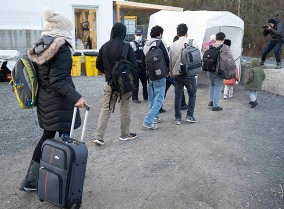 March 24, 2023, Champlain, New York, United States: Asylum seekers cross the border at Roxham Road from New York into Canada Friday March 24, 2023 in Champlain, New York. The irregular border crossing will be closed permanently tonight at midnight. Champlain United States  - ZUMAc35_ 20230324_zaf_c35_220 Copyright: xRyanxRemiorzx