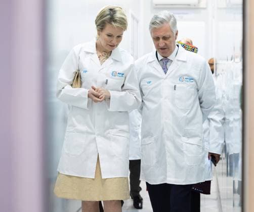 Entertainment Themen der Woche KW12 Entertainment Bilder des Tages Queen Mathilde of Belgium and King Philippe - Filip of Belgium pictured during a visit to the Afrigen Biologics and Vaccines company during a state visit of the Belgian Royal Couple to the Republic of South Africa, Saturday 25 March 2023.  BENOITxDOPPAGNE 63663766