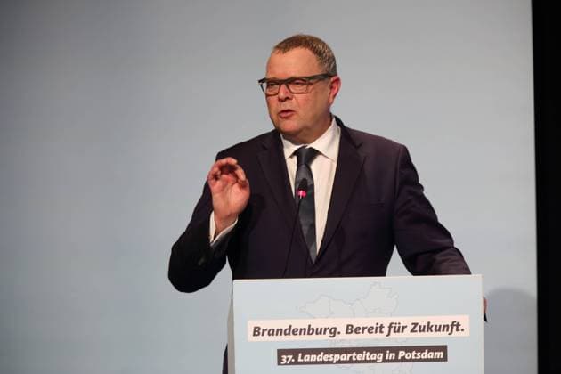 Michael Stübgen (bisheriger Landesvorsitzender und Innenminister) spricht auf dem Landesparteitag der CDU Brandenburg in der Schinkelhalle in Potsdam, 25. März 2023. Landesparteitag der CDU Brandenburg *** Michael Stübgen previous state chairman and interior minister speaks at the state party conference of the CDU Brandenburg in the Schinkelhalle in Potsdam, 25 March 2023 state party conference of the CDU Brandenburg