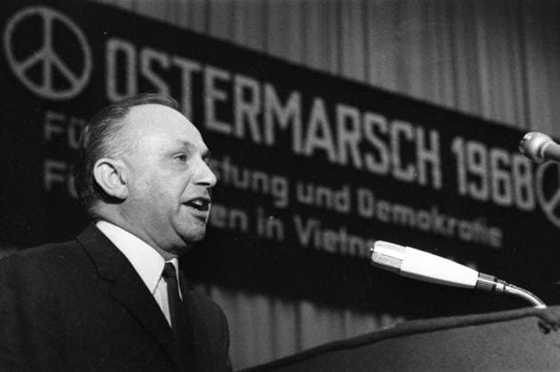 Persönlichkeiten aus 1965-71 DEU, Deutschland, Dortmund: Persönlichkeiten aus der Politik, Wirtschaft und Kultur aus den Jahren 1965-71. DEU, Germany, Dortmund: Personalities from politics, business and culture from the years 1965-71. *** Local Caption *** Kurt Georgie Vors. IG Holz gest.1999 NRW *** Personalities from politics, business and culture from the years 1965 71 DEU, Germany, Dortmund Personalities from politics, business and culture from the years 1965 71 Local Caption Kurt Georgie Vors IG Holz gest 1999 NRW