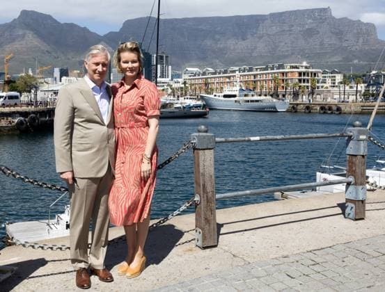 Entertainment Themen der Woche KW12 Entertainment Bilder des Tages King Philippe - Filip and Queen Mathilde of Belgium pose in front of Table Mountain prior a lunch at Den Anker, with a walk on the Swing Bridge, part of a state visit of the Belgian Royal Couple to the Republic of South Africa, in Cape Town, Sunday 26 March 2023.  BENOITxDOPPAGNE 63703210