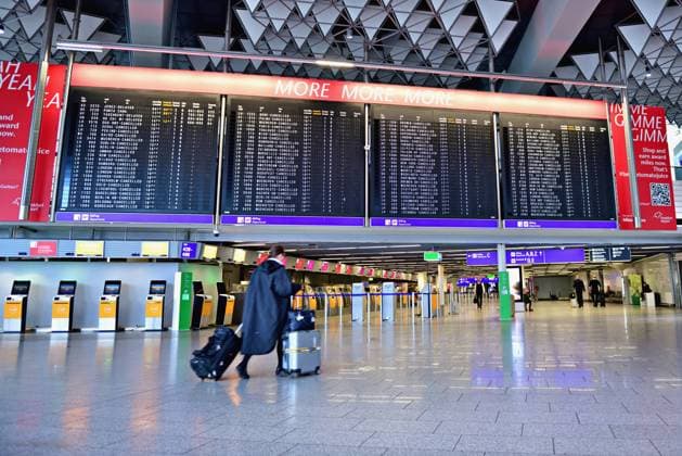 27.03.2023 Streik Der ganztägige Warnstreik im Verkehrswesen, legt den Flugverkehr und den Bahnverkehr lahm. Hier am Frankfurter Flughafen Fraport Frankfurt am Main Fraport Hessen Deutschland *** 27 03 2023 Strike The all-day warning strike in the transport sector, paralyzes air traffic and rail traffic Here at Frankfurt Airport Fraport Frankfurt am Main Fraport Hesse Germany