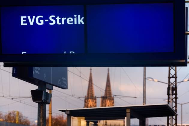 A general view of the EVG Strike is being displayed on the platform of the empty Deutz Station in Cologne, Germany on March 27, 2023, as most transportation services are being disrupted by the mega strike and workers at airports, railways, buses, and metro are walking out. Cologne Germany  Copyright: xYingxTangx originalFilename: tang-notitle230327_npy6d.jpg