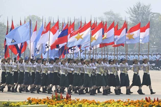News Themen der Woche KW13 News Bilder des Tages Military parade in Myanmar Female soldiers participate in an annual military parade in Myanmar s administrative capital of Naypyitaw on March 27, 2023.  A14AA0001411304P