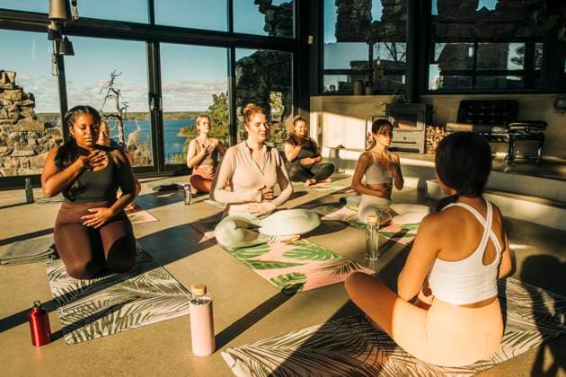 Female coach practicing breathing exercise with women at retreat center Sweden, Stockholm, model released, property released Copyright: xMaskotx , MA100312 MA100312
