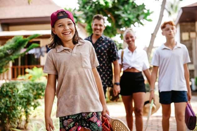 Portrait of smiling girl with family standing in background at tourist resort Thailand, Ko Lanta, model released, property released Copyright: xMaskotx , MA100491 MA100491