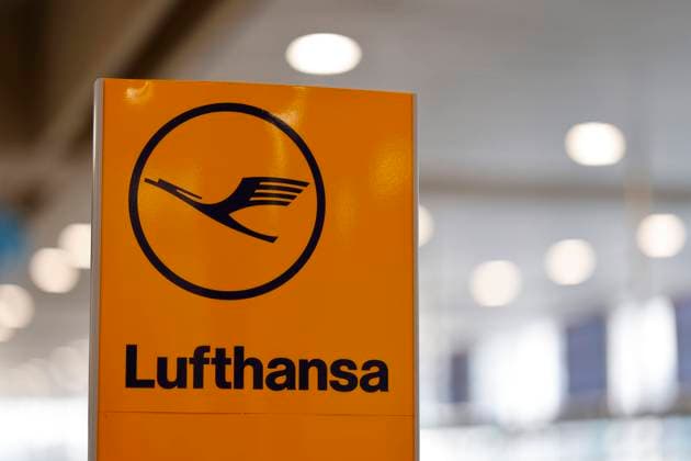 Stillstand am Köln Bonn Airport: Wegen der angekündigten ver.di-Warnstreiks finden über 130 Flüge am Montag am Flughafen Köln Bonn nicht statt. Die Gewerkschaft Verdi setzt auf ganztägige Warnstreiks an den Flughäfen Düsseldorf und Köln Bonn. Deutschlandweit hatten die Gewerkschaften Verdi und EVG zu einem großem Streik am Montag aufgerufen. Köln, 27.03.2023 NRW Deutschland *** Standstill at Cologne Bonn Airport Because of the announced ver di warning strikes, more than 130 flights will not take place on Monday at Cologne Bonn Airport The trade union Verdi is counting on all-day warning strikes at Düsseldorf and Cologne Bonn airports Germany-wide, the trade unions Verdi and EVG had called for a major strike on Monday Cologne, 27 Copyright: xChristophxHardtx