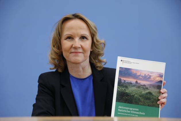 News Themen der Woche KW13 News Bilder des Tages Bundesministerin für Umwelt, Naturschutz, nukleare Sicherheit und Verbraucherschutz Steffi Lemke, Deutschland, Berlin, Bundespressekonferenz, Thema: Aktionsprogramm Natürlicher Klimaschutz *** Federal Minister for the Environment, Nature Conservation, Nuclear Safety and Consumer Protection Steffi Lemke, Germany, Berlin, Federal Press Conference, Topic Action Program Natural Climate Protection