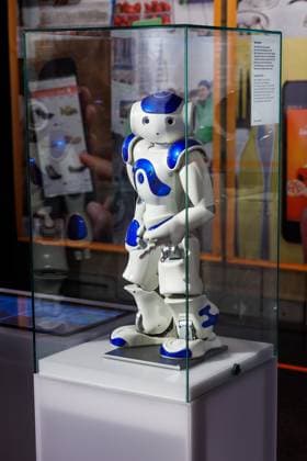 The speech robot Nao helps children learn a second language The DeutschlandDigital exhibition from 24 March 2023 to 04 February 2024 at the Haus der Geschichte in Bonn 30 03 2023 Bonn Gronau NRW Germany