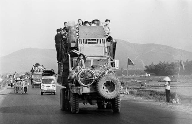 April 1-22, 1975. Vietnam. Refugees return to Da Nang via National Route 1A in Quang Nam Province. The exact date and location of the photograph is unknown. Alexander Mineyev TASS  17005434