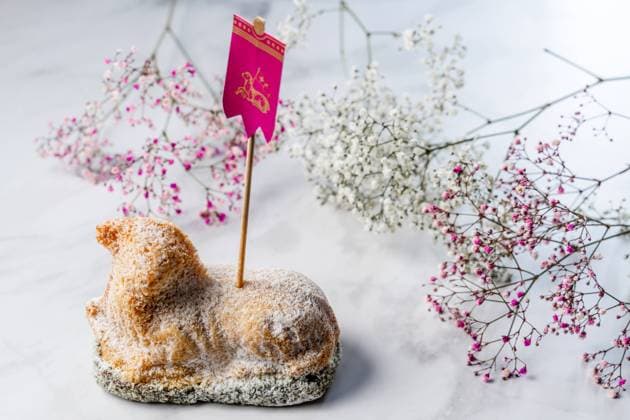 30 March 2023: baked Easter lamb with spring flowers *** gebackenes Osterlamm zu Ostern mit frühlings Blumen