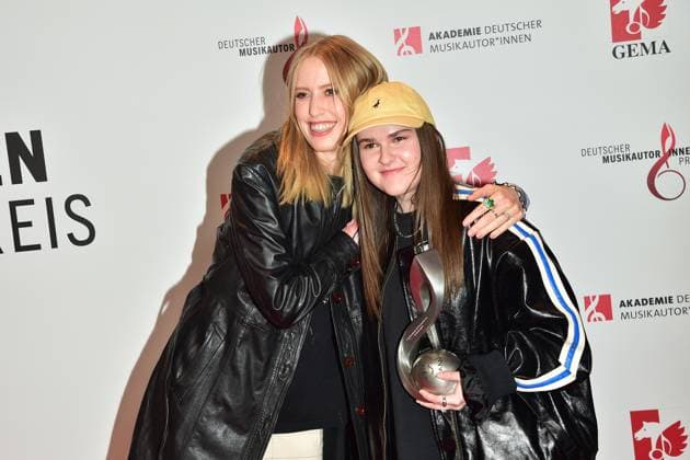 German MusicAuthorsAward 2023 Lea, civil Lea Marie Becker Luna, civil Alina StriedL Arrival red carpet to the 14 award ceremony, German MusicAuthorsAward 2023 on 30 March in Berlin Photopress Mueller