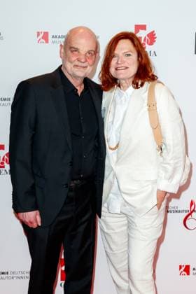 GEMA Music Authors Award 2023 Pe Werner with husband at the 14 GEMA Music Authors Award at the Ritz Carlton on 30 03 2023 in Berlin Copyright: xEventpressxKochanx
