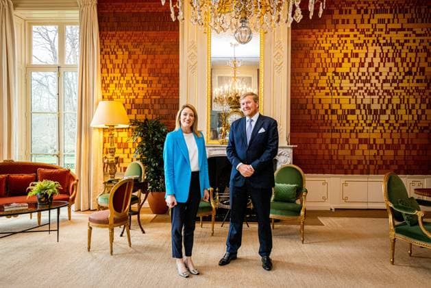 Entertainment Themen der Woche KW13 Entertainment Bilder des Tages THE HAGUE - King Willem-Alexander receives President of the European Parliament Roberta Metsola at Huis ten Bosch Palace. The Maltese has been making a round of all EU countries for several months now. There will be European elections next year. ANP POOL PATRICK VAN KATWIJK netherlands out - belgium out  Copyright: xx x466118710x originalFilename: 466118710.jpg
