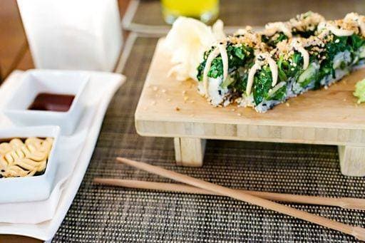 RECORD DATE NOT STATED Close up of green vegetarian maki *** schließen Aufwärts des Grün vegetarisch maki 15220819