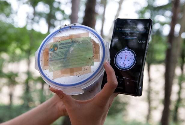 Geocaching an verschiedenen Fundorten in Hattingen am Donnerstag, dem 17.08.2017. *** NUR FÜR REDAKTIONELLE ZWECKE *** EDITORIAL USE ONLY ***<p>WAZ Volontärin Kirsten Gnoth betreibt aktive Geocaching und findet am Donnerstag, dem 17.08.2017 drei Caches in Blankenstein, Holthausen und Welper. Auch Spielzeug kann der Inhalt eines Caches sein. DEU NRW Hattingen Copyright: Fischer *** Geocaching to various Sites in Hattingen on Thursday, the 17 08 2017 *** ONLY FOR EDITORIAL PURPOSE *** EDITORIAL USE ONLY *** P WAZ Volunteer Kirsten gnoth operates active Geocaching and finds on Thursday, the 17 08 2017 Three Caches in Blankenstein, Holthausen and Welper also Toys can the Content one Caches its DEU NRW Hattingen Copyright Fischer Copyright: Fischer docnrwhugopicture146005755 EDITORIAL USE ONLY