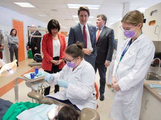 March 31, 2023, Moncton, NB, Canada: Prime Minister Justin Trudeau, centre, Minister Dominic LeBlanc, Intergovernmental Affairs, Infrastructure and Communities and Minister Ginette Petitpas Taylor, Official Languages and Minister responsible for the Atlantic Canada Opportunities Agency, speaks with dental hygienist students and patients at Oulton College in Moncton, N.B., on Friday, March 31, 2023. Moncton Canada  - ZUMAc35_ 20230331_zaf_c35_064 Copyright: xRonxWardx